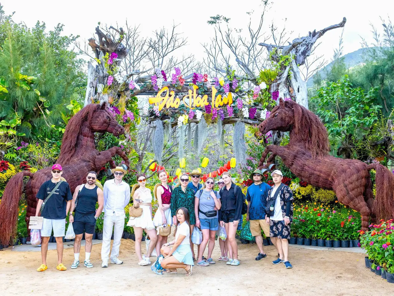 Du khách check-in đảo Hoa Lan Nha Trang vào mùa xuân đầy hoa rực rõ Du khách check-in đảo Hoa Lan Nha Trang vào mùa xuân đầy hoa rực rõ