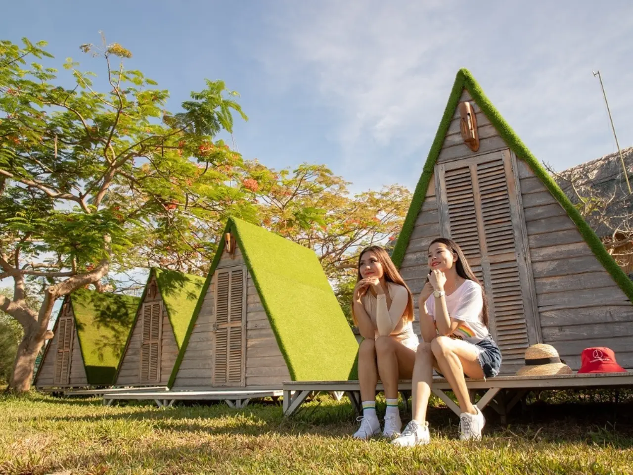 Lưu trú lều dã ngoại cùng bạn bè tại đảo Hoa Lan